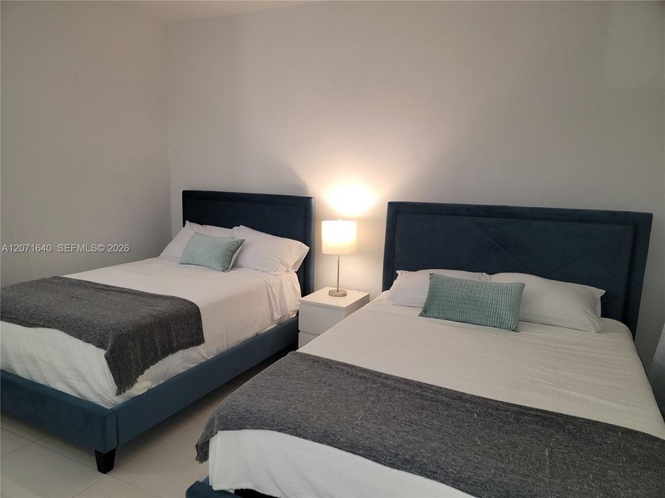 For Rent: $2,700 (1 beds, 1 baths, 1005 Square Feet)