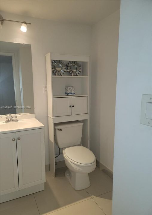 For Rent: $2,700 (1 beds, 1 baths, 1005 Square Feet)