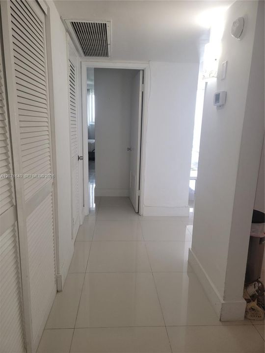 For Rent: $2,700 (1 beds, 1 baths, 1005 Square Feet)