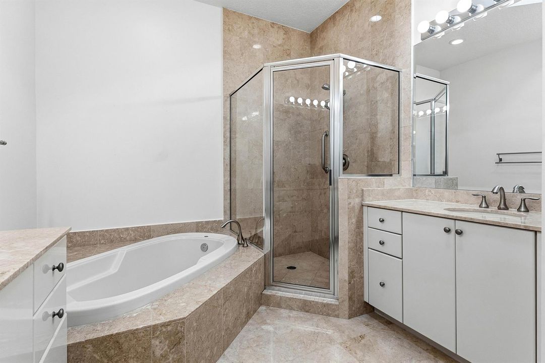 506-Separate Tub & Shower w/ Dual Sinks
