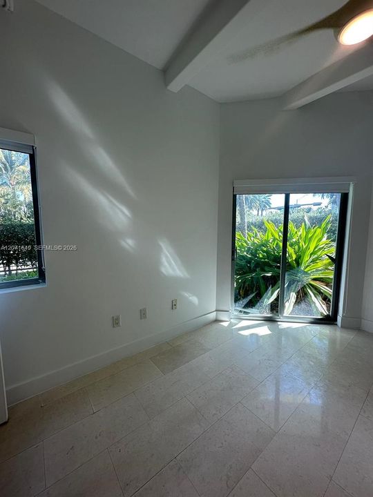 For Rent: $4,000 (2 beds, 2 baths, 1030 Square Feet)