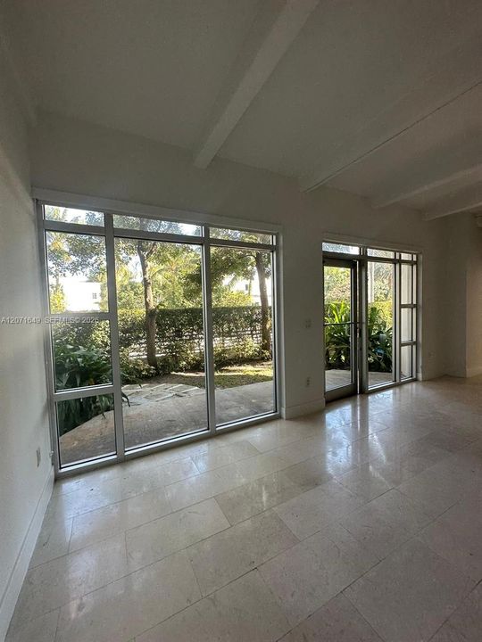 For Rent: $4,000 (2 beds, 2 baths, 1030 Square Feet)