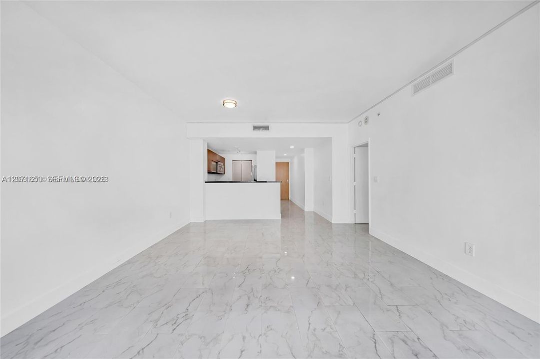 For Rent: $3,000 (1 beds, 1 baths, 806 Square Feet)
