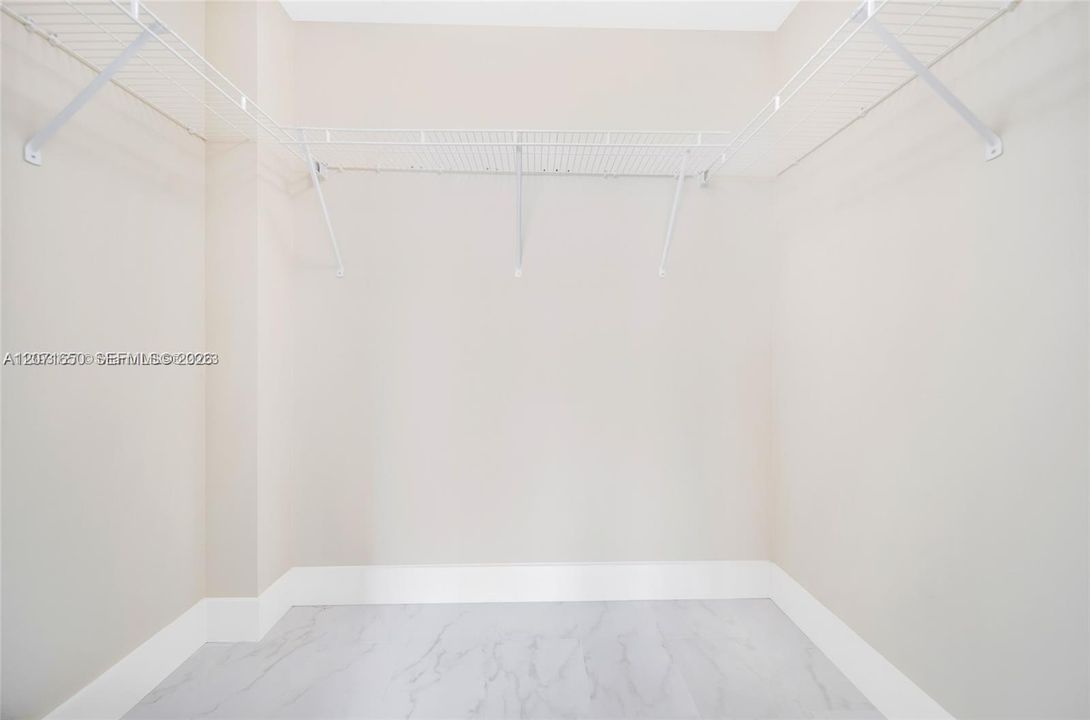 For Rent: $3,000 (1 beds, 1 baths, 806 Square Feet)