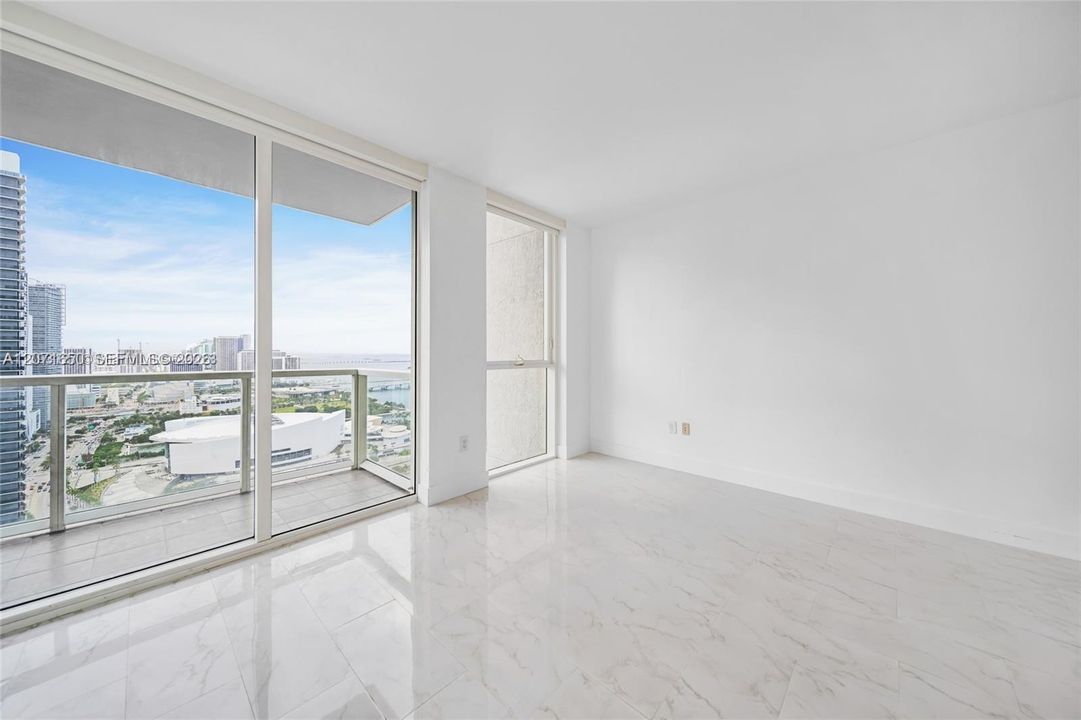For Rent: $3,000 (1 beds, 1 baths, 806 Square Feet)