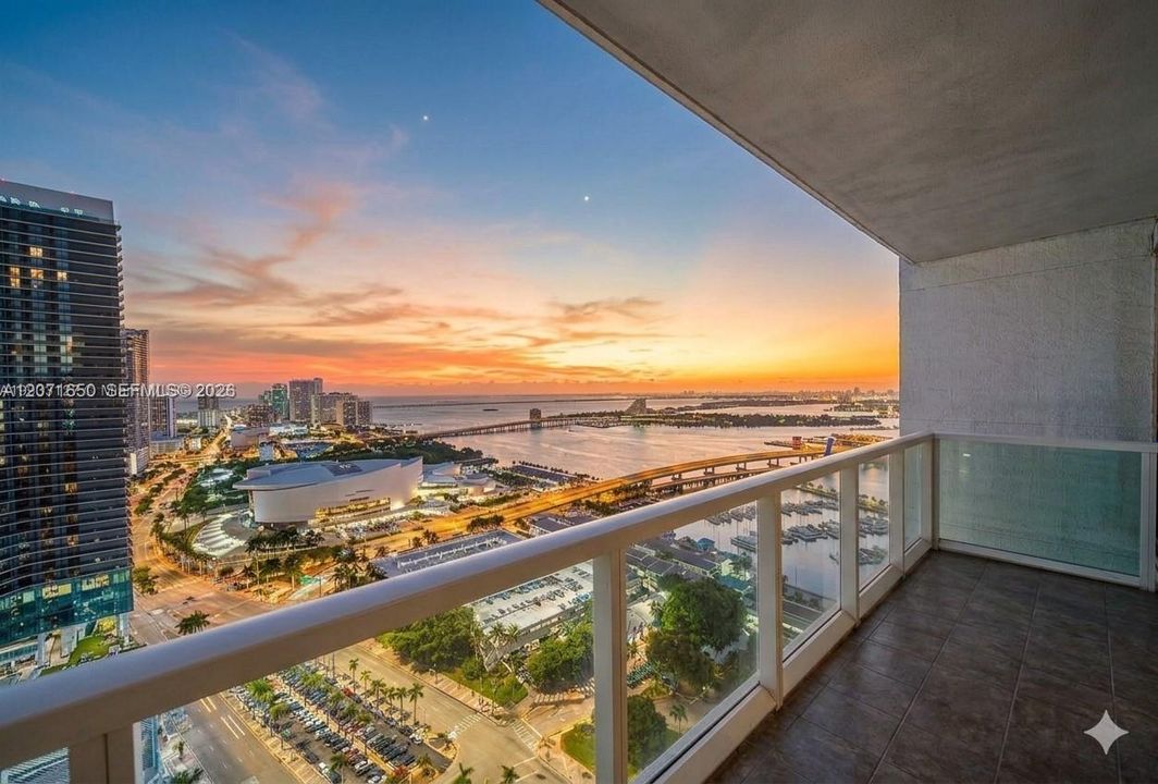 For Rent: $3,000 (1 beds, 1 baths, 806 Square Feet)