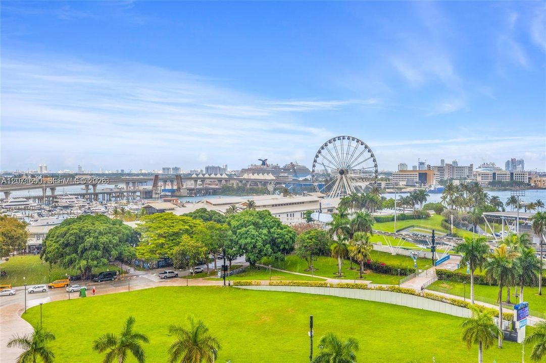For Rent: $3,000 (1 beds, 1 baths, 806 Square Feet)
