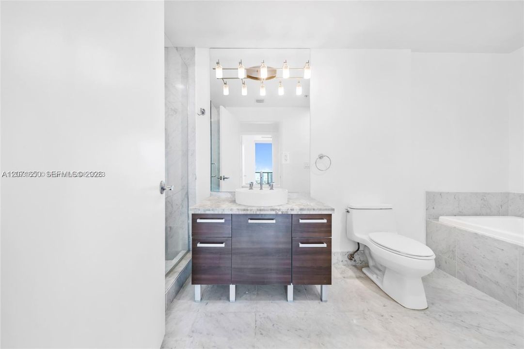 For Rent: $3,000 (1 beds, 1 baths, 806 Square Feet)