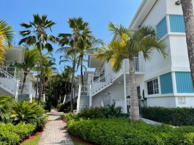 For Rent: $3,500 (3 beds, 2 baths, 1198 Square Feet)