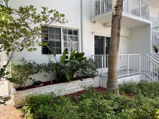For Rent: $3,500 (3 beds, 2 baths, 1198 Square Feet)