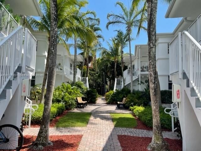 For Rent: $3,500 (3 beds, 2 baths, 1198 Square Feet)