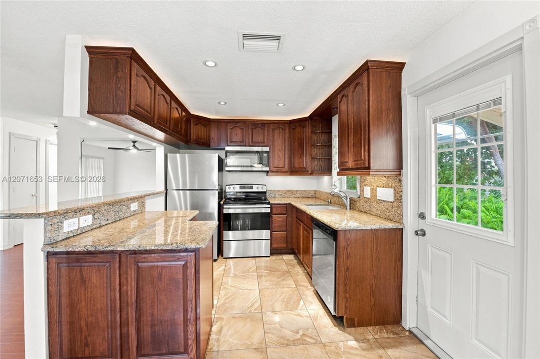 В аренду: $2,595 (2 спален, 2 ванн, 1089 Квадратных фут)