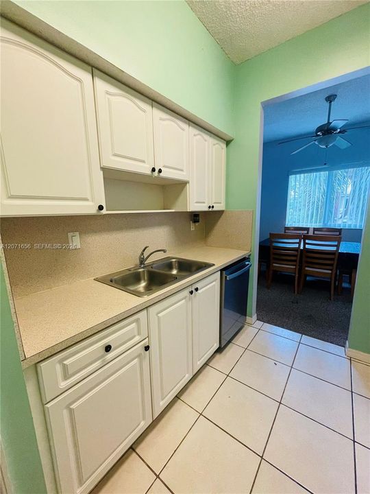For Rent: $1,950 (2 beds, 2 baths, 1061 Square Feet)