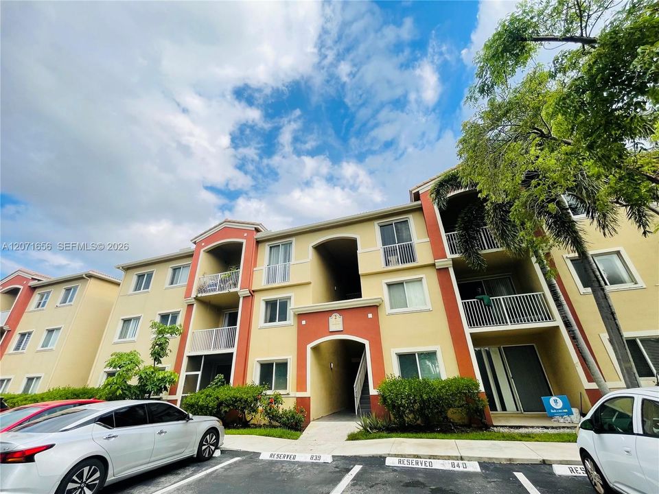 For Rent: $1,950 (2 beds, 2 baths, 1061 Square Feet)