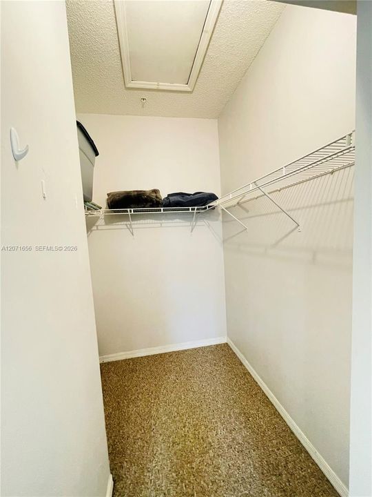 For Rent: $1,950 (2 beds, 2 baths, 1061 Square Feet)