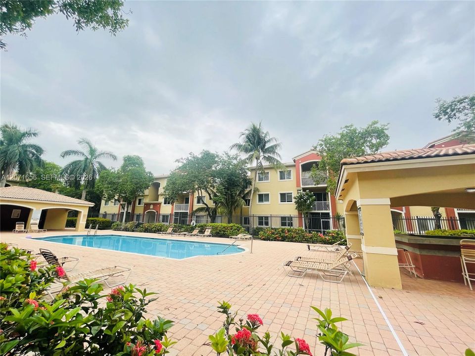 For Rent: $1,950 (2 beds, 2 baths, 1061 Square Feet)