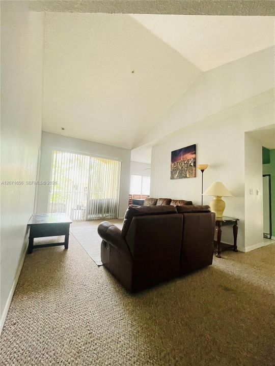 For Rent: $1,950 (2 beds, 2 baths, 1061 Square Feet)