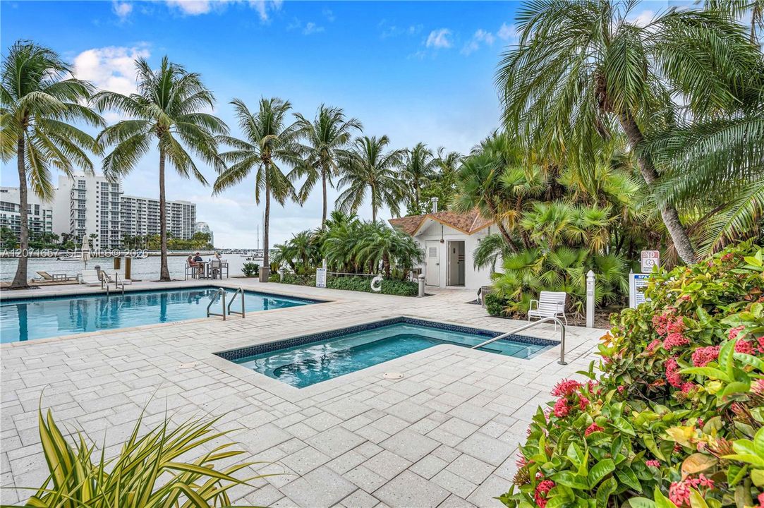 For Rent: $3,975 (1 beds, 1 baths, 897 Square Feet)