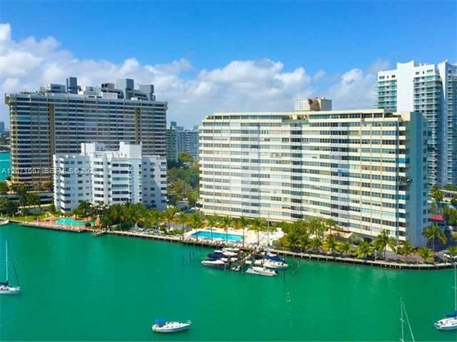 For Rent: $3,975 (1 beds, 1 baths, 897 Square Feet)