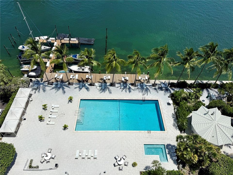 For Rent: $3,975 (1 beds, 1 baths, 897 Square Feet)