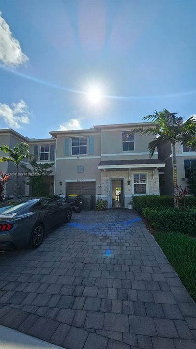 For Sale: $390,000 (4 beds, 2 baths, 1826 Square Feet)