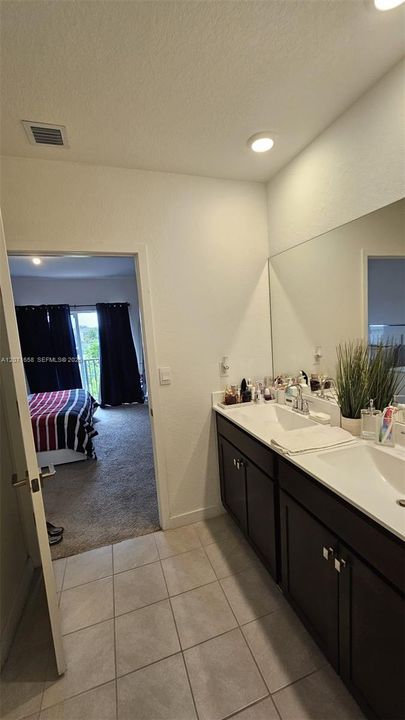 For Sale: $390,000 (4 beds, 2 baths, 1826 Square Feet)