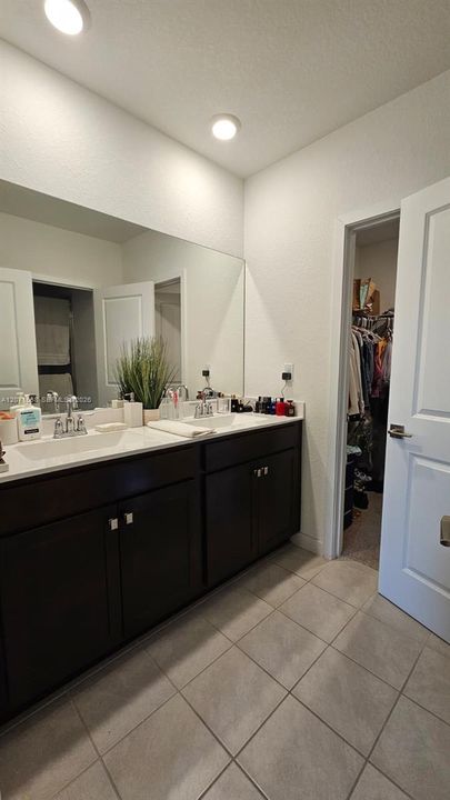 For Sale: $390,000 (4 beds, 2 baths, 1826 Square Feet)