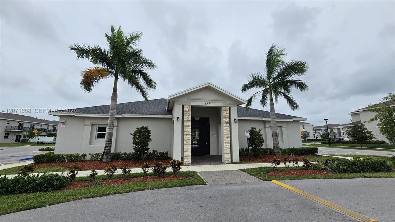 For Sale: $390,000 (4 beds, 2 baths, 1826 Square Feet)