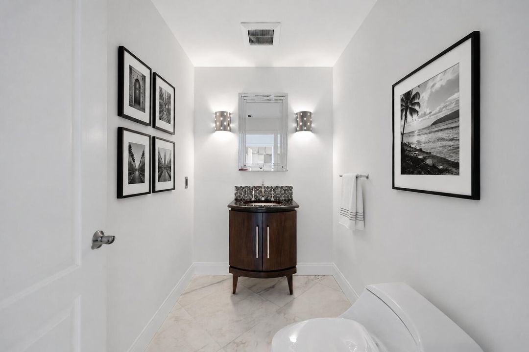powder_room_with_artwork_and_towel