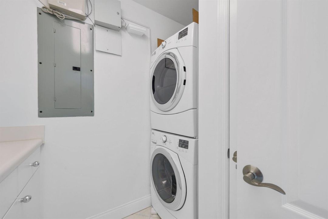 Full Size Stacked Washer/Dryer