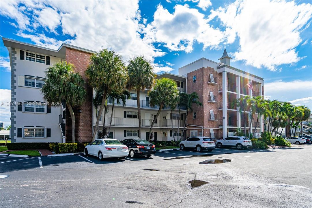 For Rent: $2,200 (2 beds, 2 baths, 1050 Square Feet)
