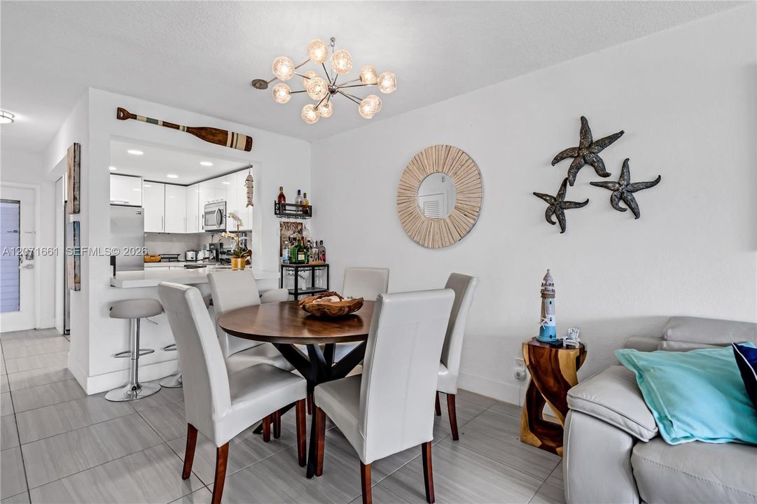 For Rent: $2,200 (2 beds, 2 baths, 1050 Square Feet)