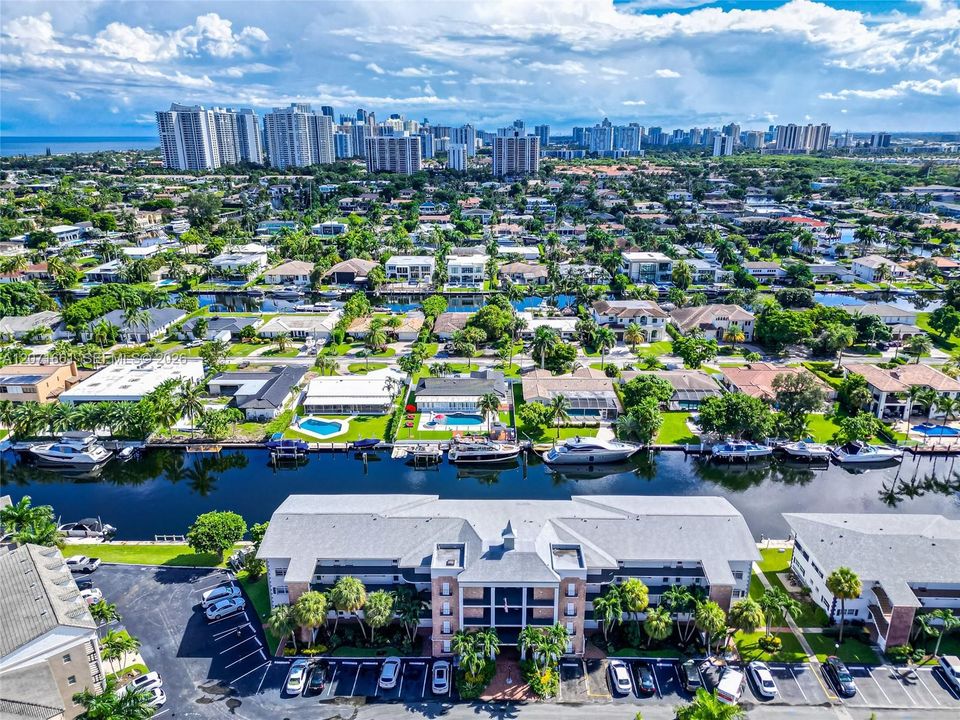 For Rent: $2,200 (2 beds, 2 baths, 1050 Square Feet)