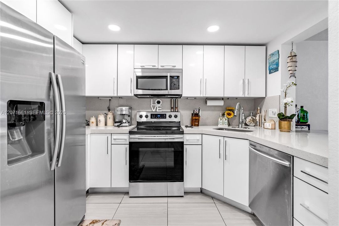 For Rent: $2,200 (2 beds, 2 baths, 1050 Square Feet)