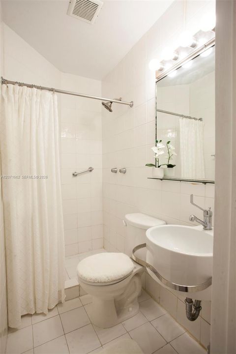 For Rent: $1,800 (1 beds, 1 baths, 350 Square Feet)