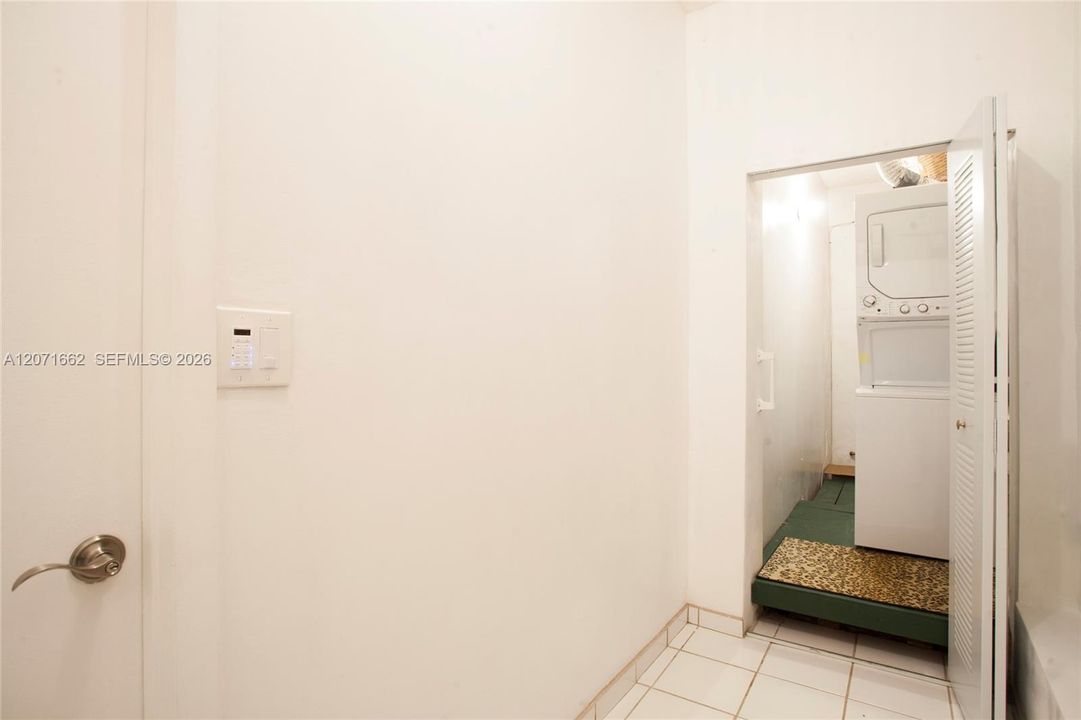 For Rent: $1,800 (1 beds, 1 baths, 350 Square Feet)