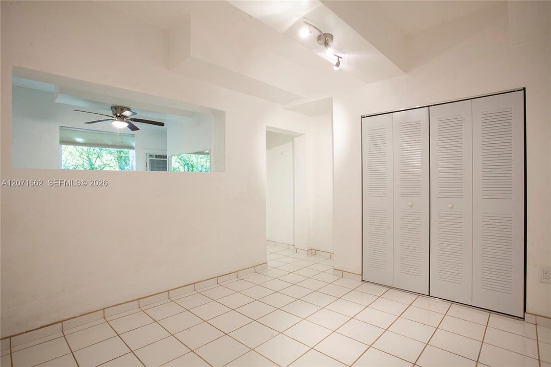 For Rent: $1,800 (1 beds, 1 baths, 350 Square Feet)