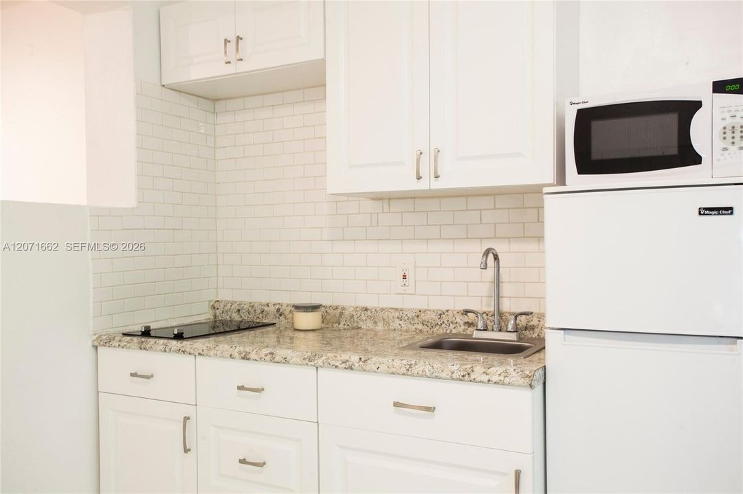 For Rent: $1,800 (1 beds, 1 baths, 350 Square Feet)