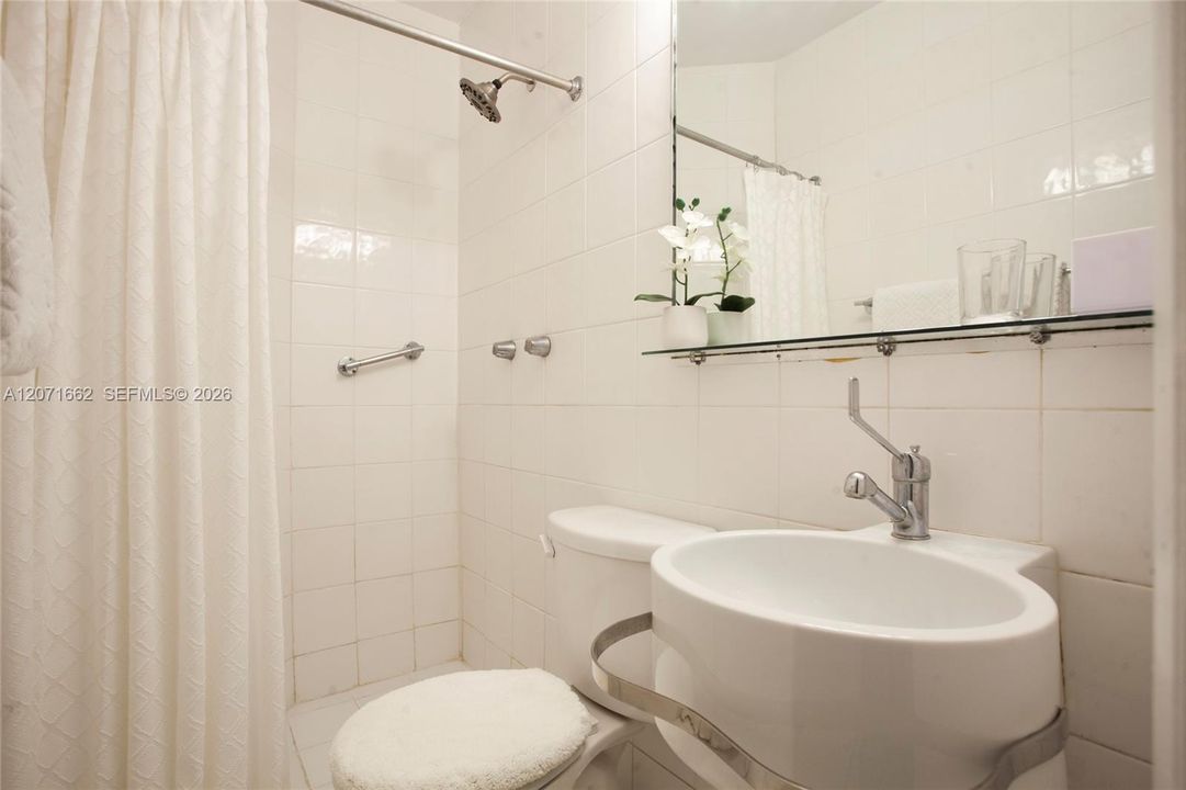 For Rent: $1,800 (1 beds, 1 baths, 350 Square Feet)