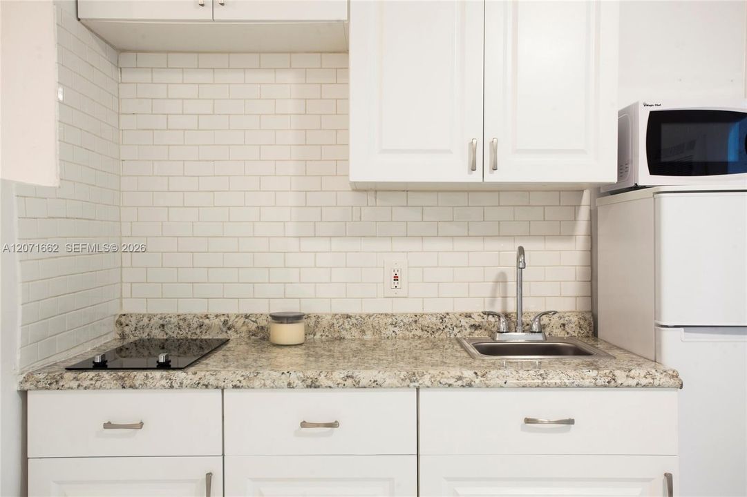 For Rent: $1,800 (1 beds, 1 baths, 350 Square Feet)