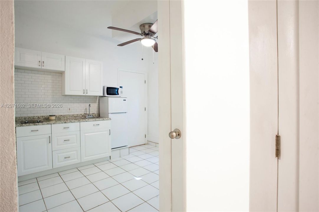 For Rent: $1,800 (1 beds, 1 baths, 350 Square Feet)