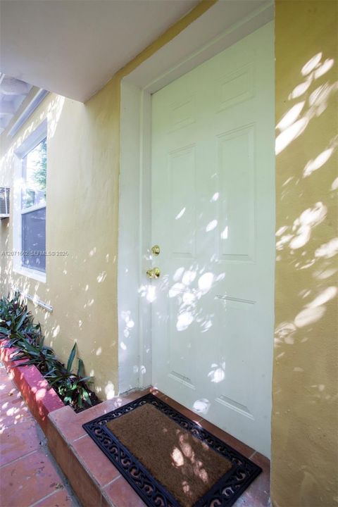 For Rent: $1,800 (1 beds, 1 baths, 350 Square Feet)