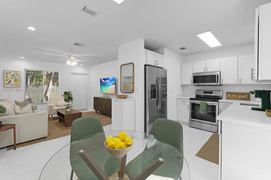 For Rent: $3,400 (2 beds, 2 baths, 950 Square Feet)