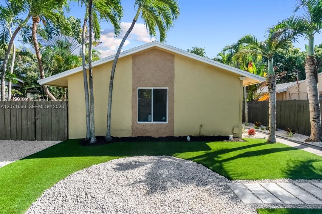 For Rent: $3,400 (2 beds, 2 baths, 950 Square Feet)
