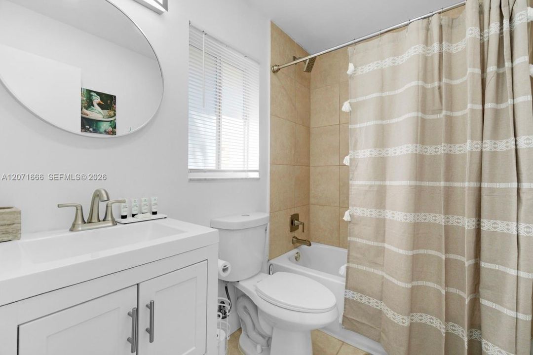 For Rent: $3,400 (2 beds, 2 baths, 950 Square Feet)