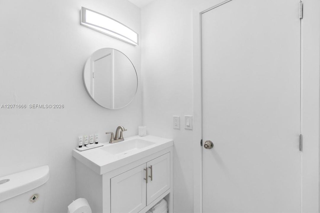 For Rent: $3,400 (2 beds, 2 baths, 950 Square Feet)