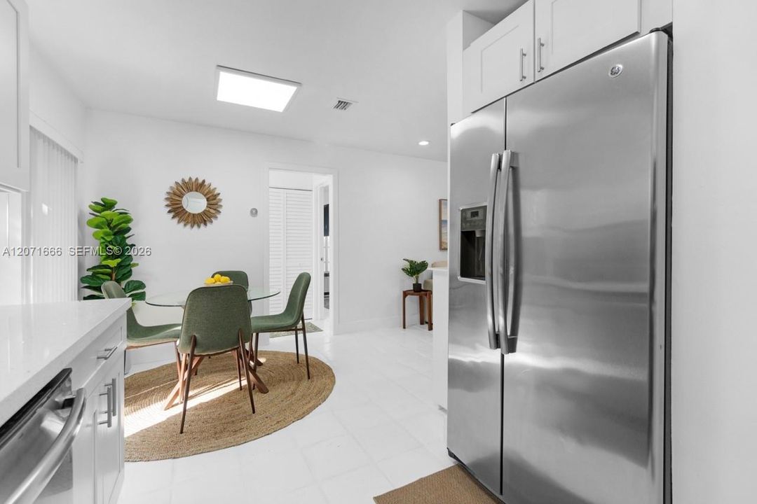 For Rent: $3,400 (2 beds, 2 baths, 950 Square Feet)