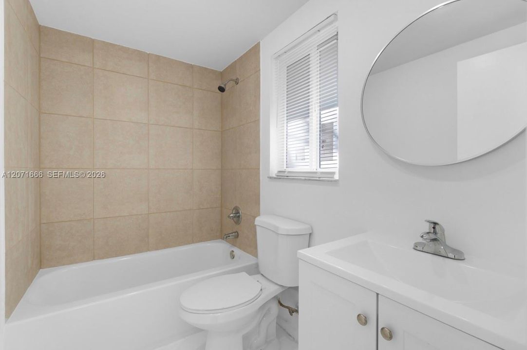 For Rent: $3,400 (2 beds, 2 baths, 950 Square Feet)