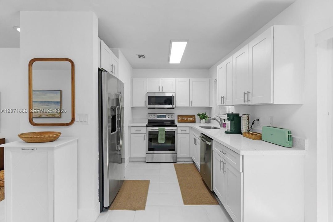 For Rent: $3,400 (2 beds, 2 baths, 950 Square Feet)