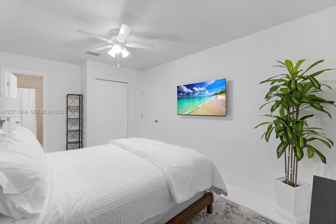 For Rent: $3,400 (2 beds, 2 baths, 950 Square Feet)